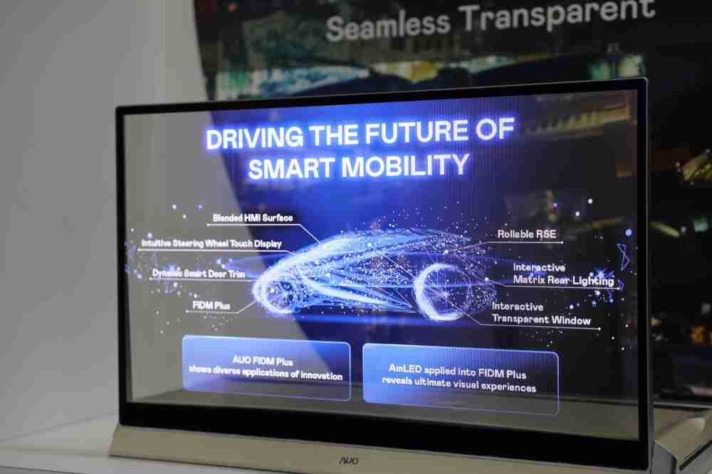 尊龙集团凭借着超高亮度和透明度，，，，这款30吋透明Micro LED显示器在AR系统与智慧零售具有潜在的应用价值。。。