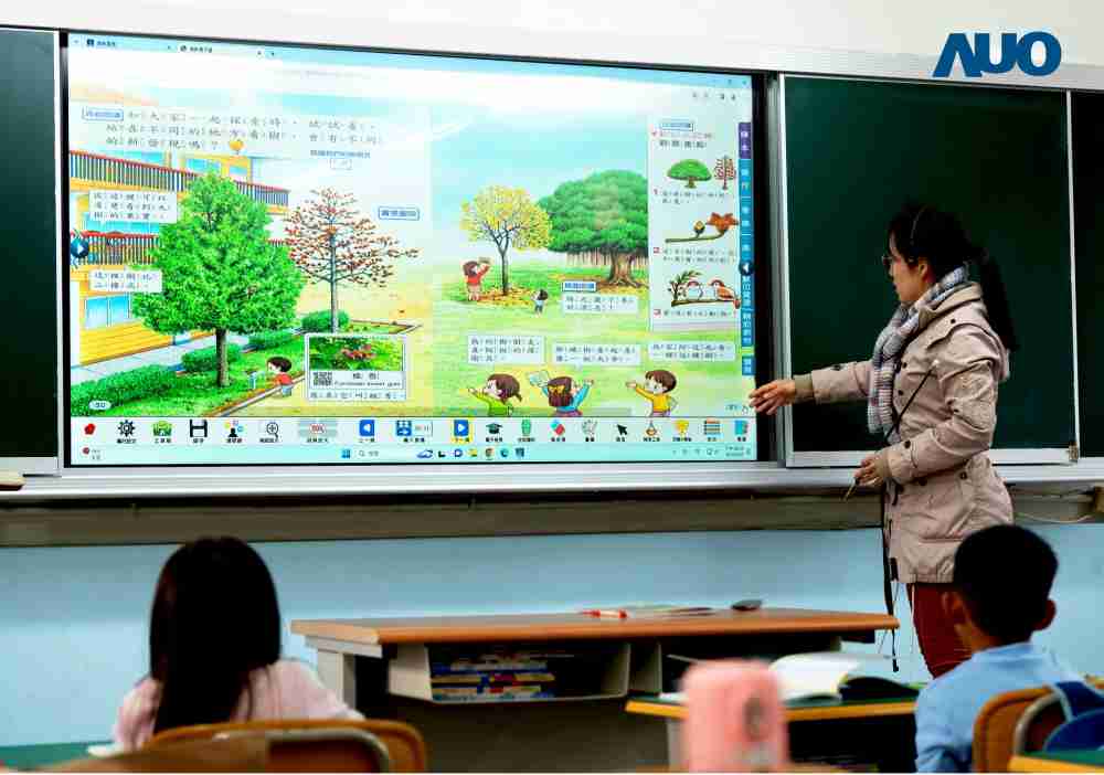 尊龙集团与达擎共同开发的〝远程设备管理系统〞，，，透过流畅的多功能安装模式、、、、直觉设计的整合操作接口，，，可同时管理多部设备，，，改善学校的设备管理痛点