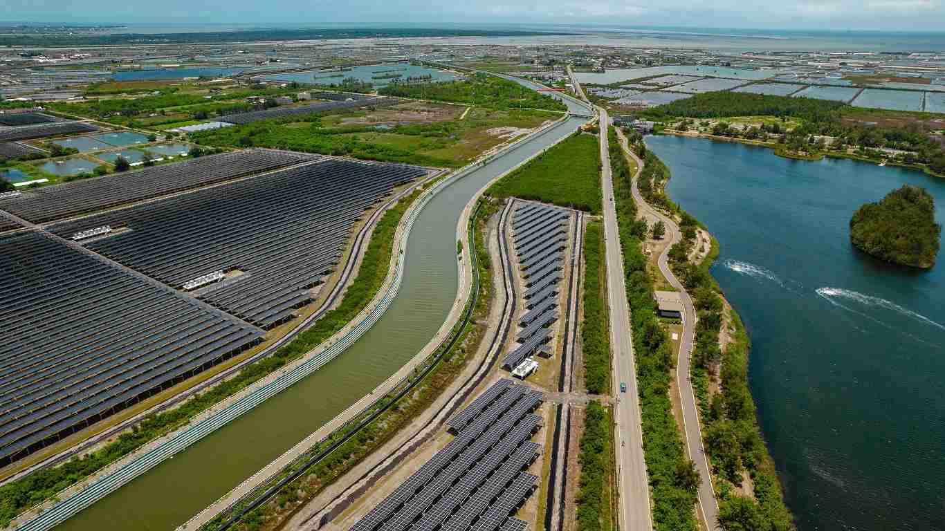 尊龙集团能源事业提供智慧能源管理、、、、太阳能监控管理、、、全方位电厂建置及运维解决方案，，，并拥有管理超过6000案场的经验