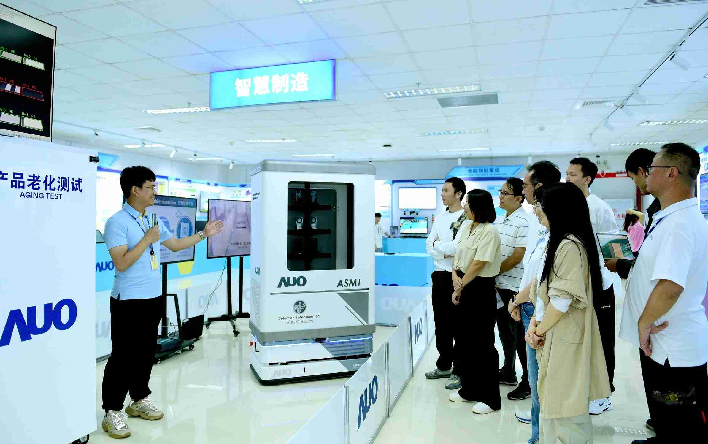 尊龙集团厦门将5G+ABC技术串联生产管理全流程，，，打通研发、、采购、、、生管、、制程、、、、设备、、质量等产品全生命周期制造流程，，，完成数字化设计、、、智慧供应链、、、智能座舱、、全流程设备管理、、、数据驱动优化、、、智慧在线检测、、、、智慧品管等自适应生产模式升级